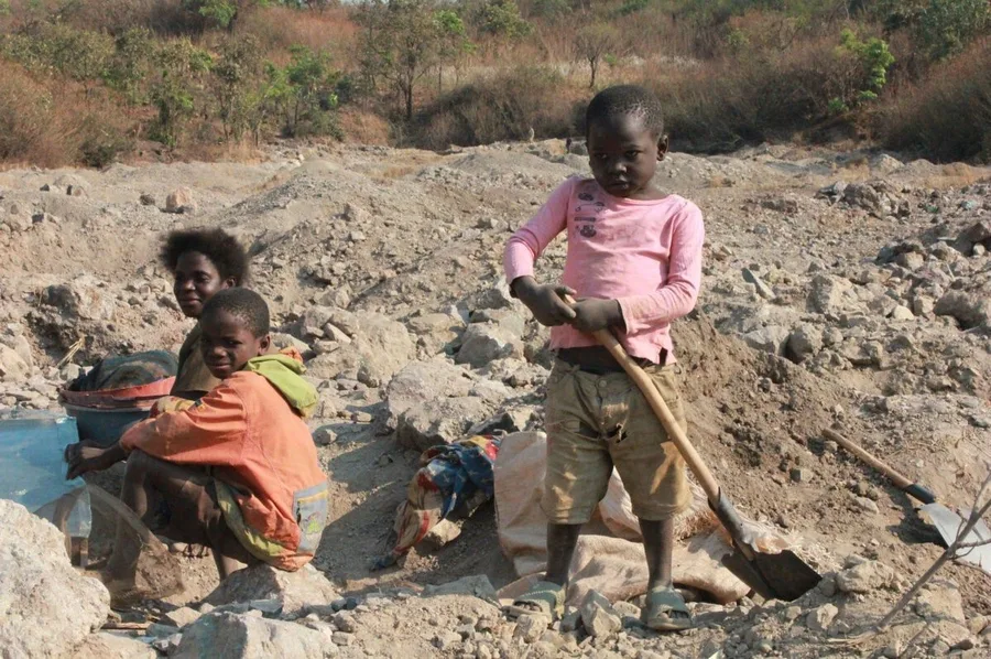 Children and adults working in an artisanal cobalt mining area in the Democratic Republic of the Congo